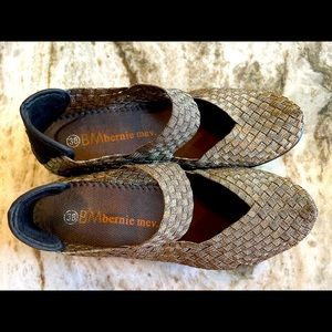 Bernie Mev. Wedges. Like new/Size 7(U.S.) 38(EUR) Copper